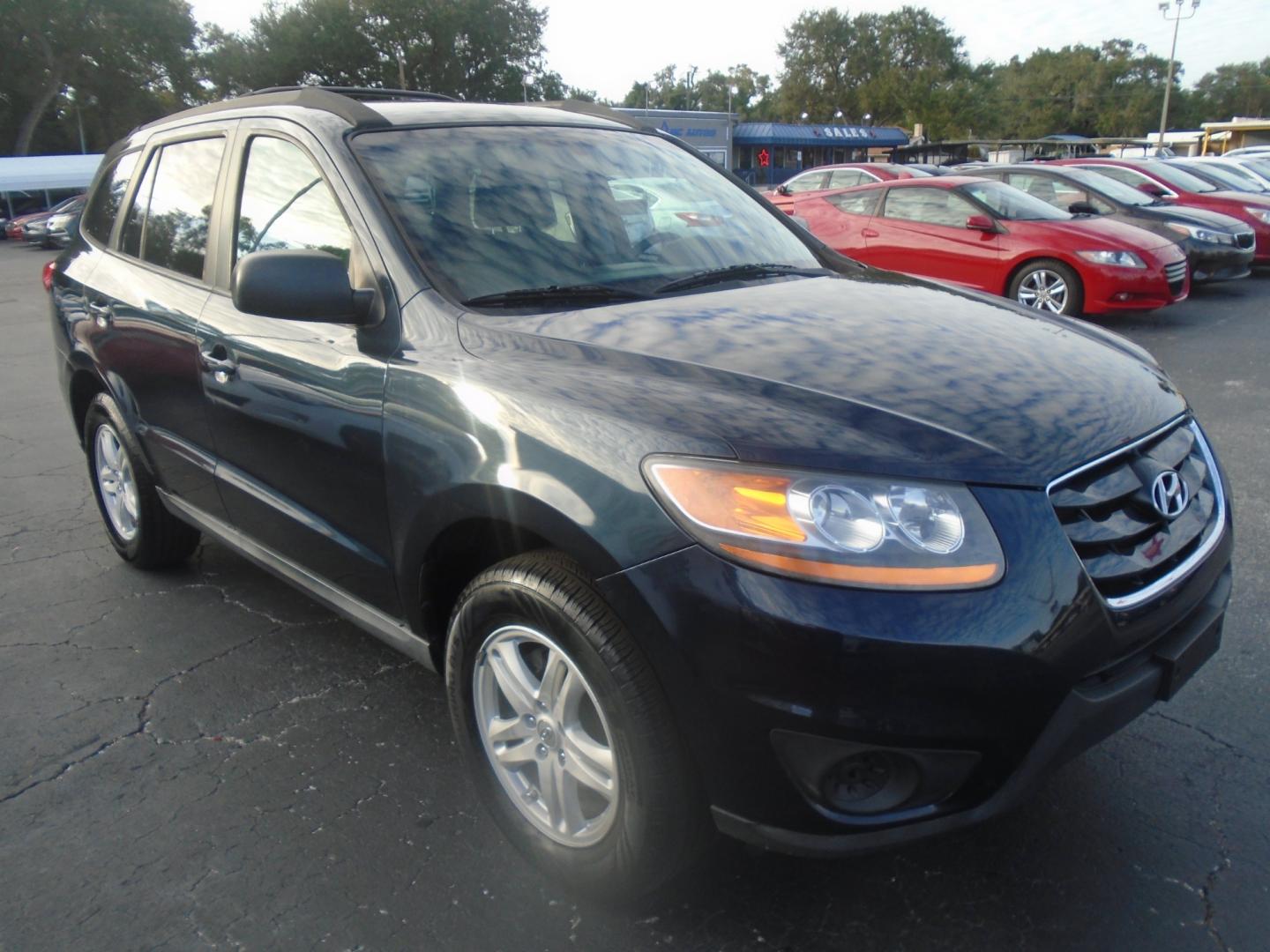 2011 Blue Hyundai Santa Fe GL 2.4 FWD (5XYZG3AB9BG) with an 4-Cyl, 2.4 Liter engine, Automatic, 6-Spd w/Overdrive and Shiftronic transmission, located at 6112 N Florida Avenue, Tampa, FL, 33604, (888) 521-5131, 27.954929, -82.459534 - Photo#2